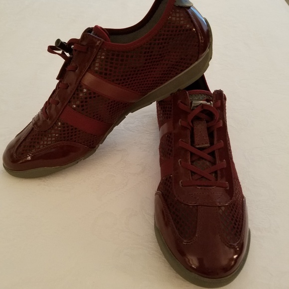 DKNY Shoes - DKNY tennis shoes sz 7.5 DKNY Shoes - DKNY tennis shoes sz 7.5